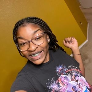 Meet your Posher, Elyse